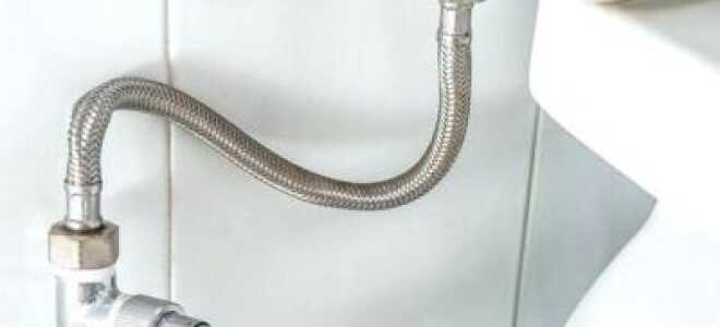 Что из себя представляет устройство сливного бачка унитаза с боковым подводом воды?