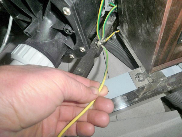 Как выглядит заземление ванный джакузи