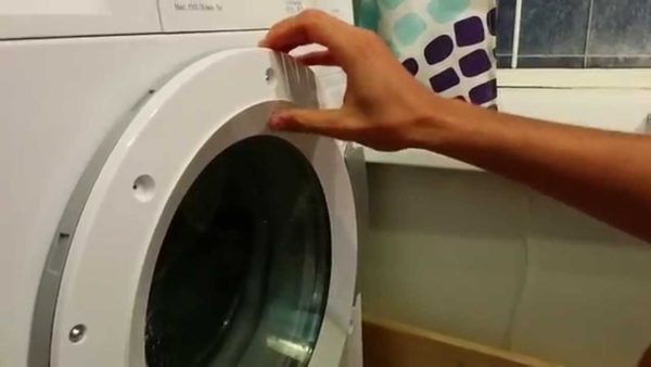Как открыть люк машинки ниткой